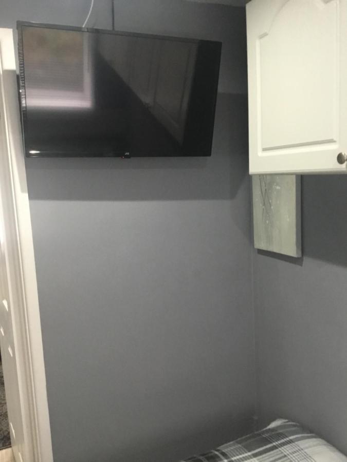 Ground Floor Hillview 2 Bedroom Apartment *